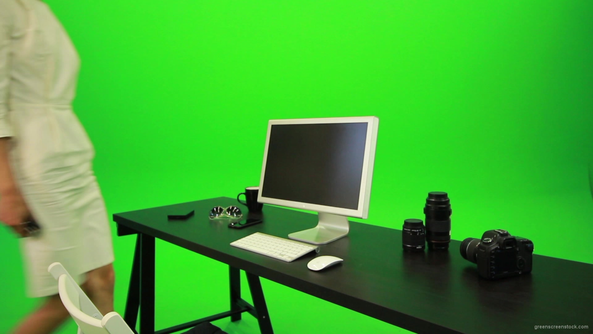 Woman-Sits-Down-and-Works-on-the-Computer-Green-Screen-Footage_002 Green Screen Stock