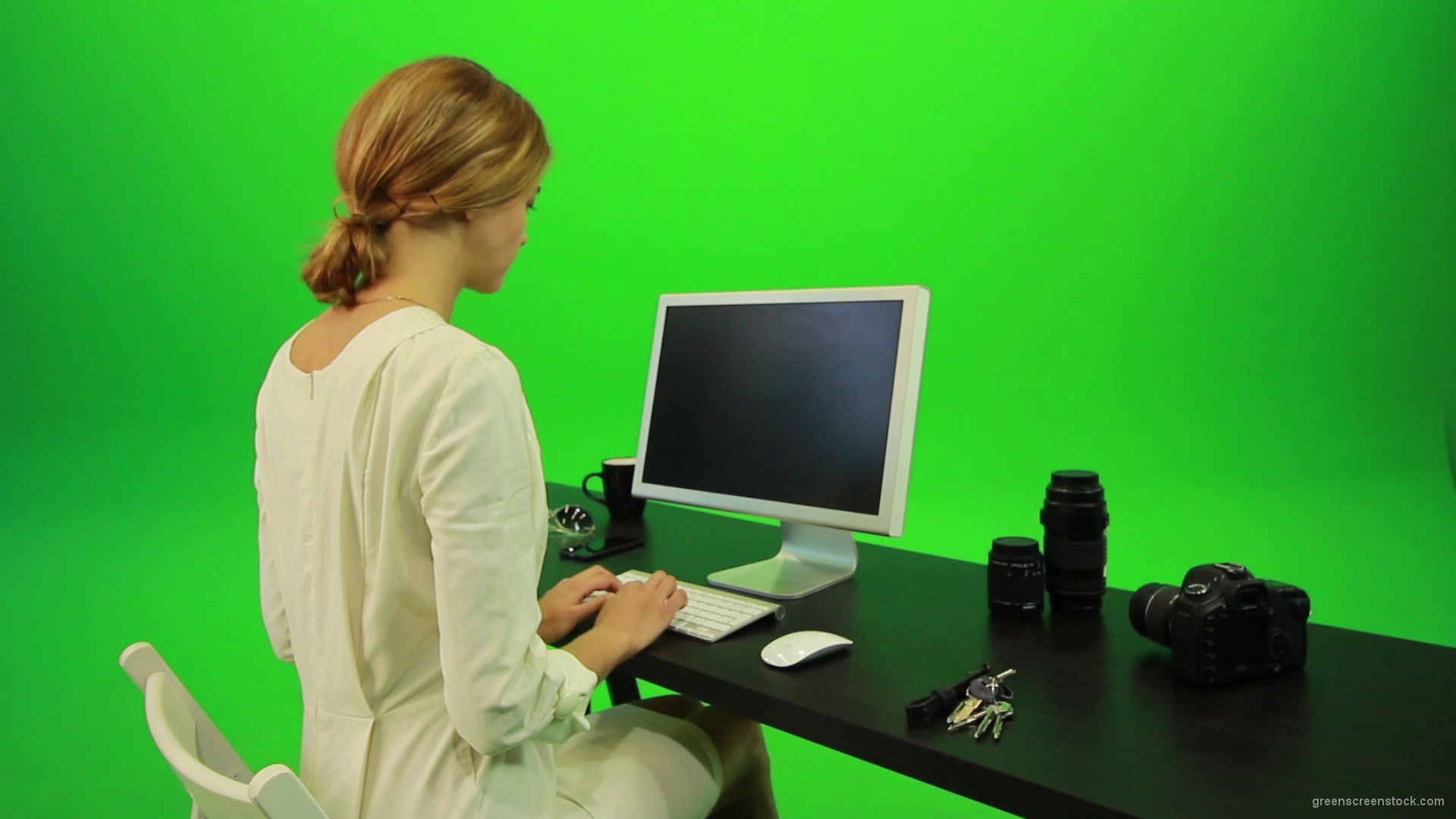 Woman-Sits-Down-and-Works-on-the-Computer-Green-Screen-Footage_007 Green Screen Stock