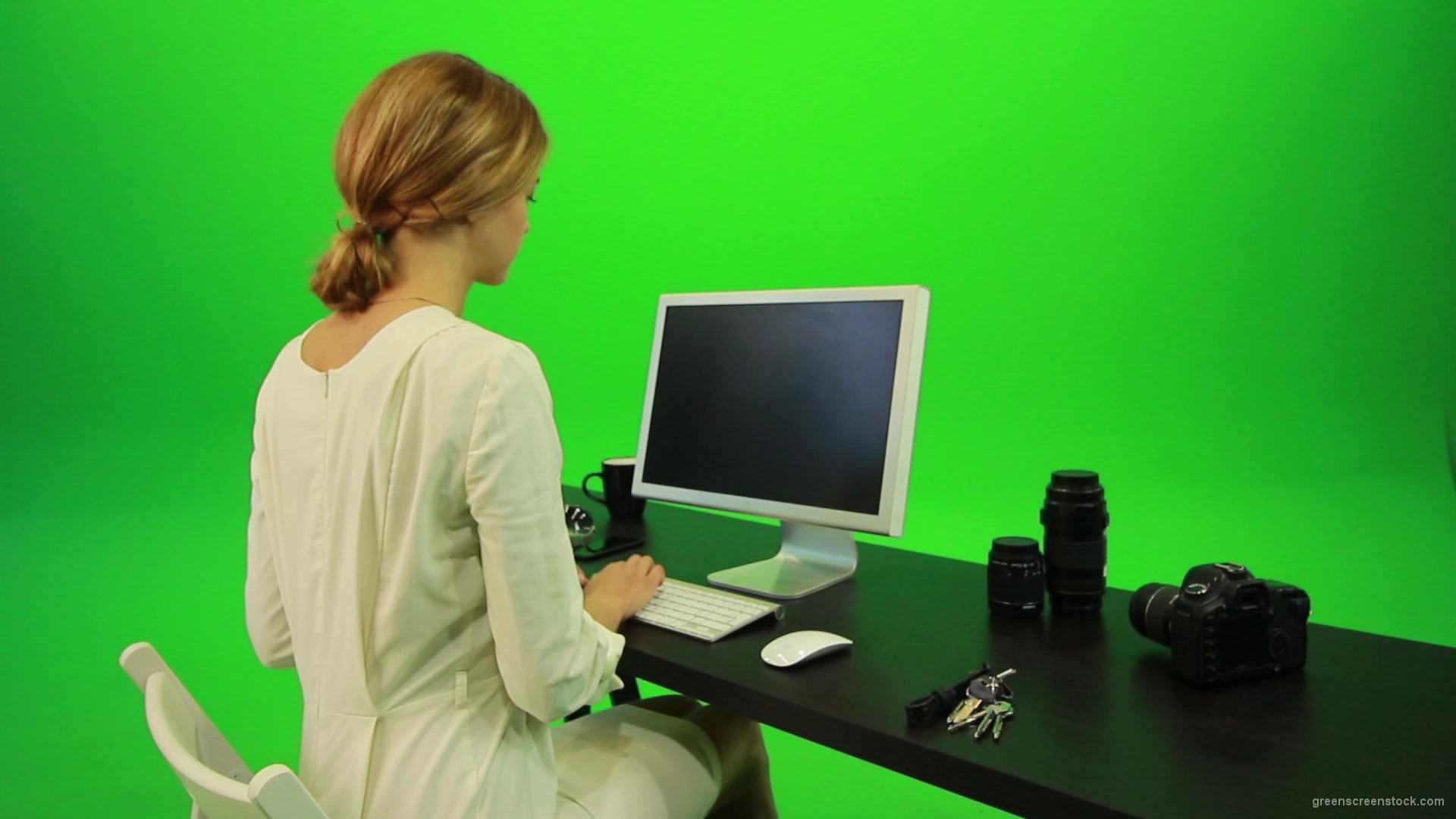 Woman-Sits-Down-and-Works-on-the-Computer-Green-Screen-Footage_008 Green Screen Stock
