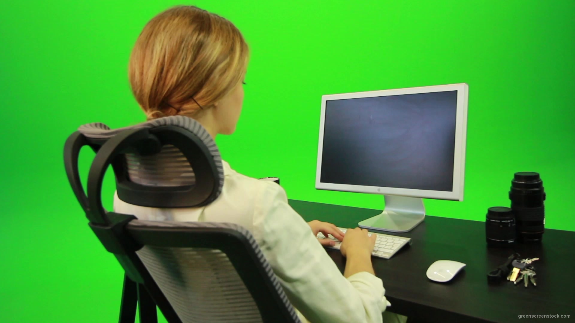 Woman-Working-on-the-Computer-5-Green-Screen-Footage_001 Green Screen Stock