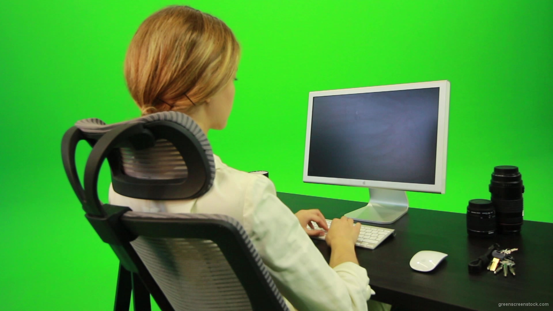 Woman-Working-on-the-Computer-5-Green-Screen-Footage_002 Green Screen Stock