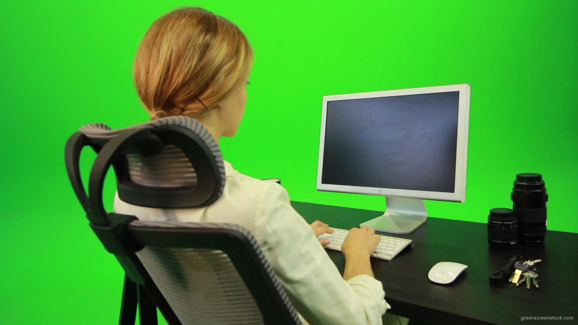 Woman-Working-on-the-Computer-5-Green-Screen-Footage_004 Green Screen Stock