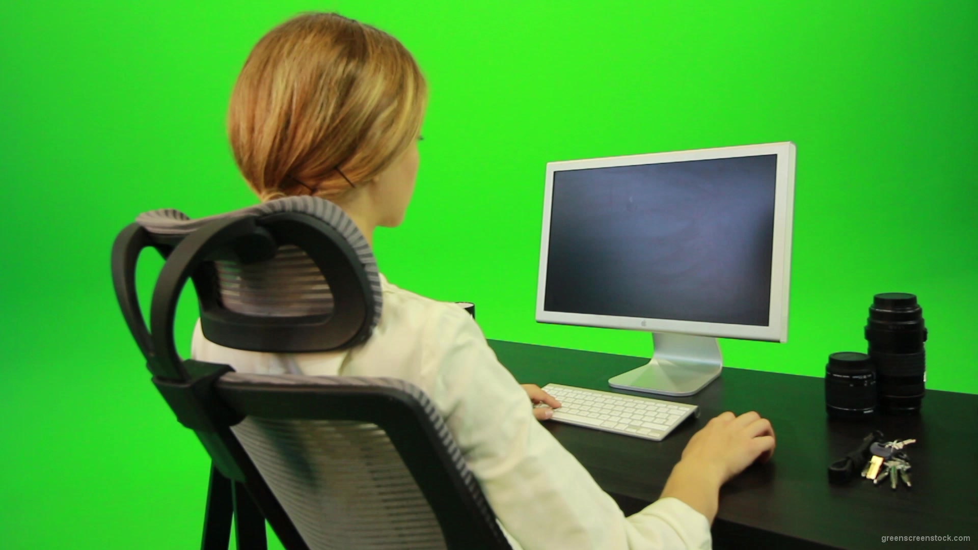 Woman-Working-on-the-Computer-5-Green-Screen-Footage_005 Green Screen Stock