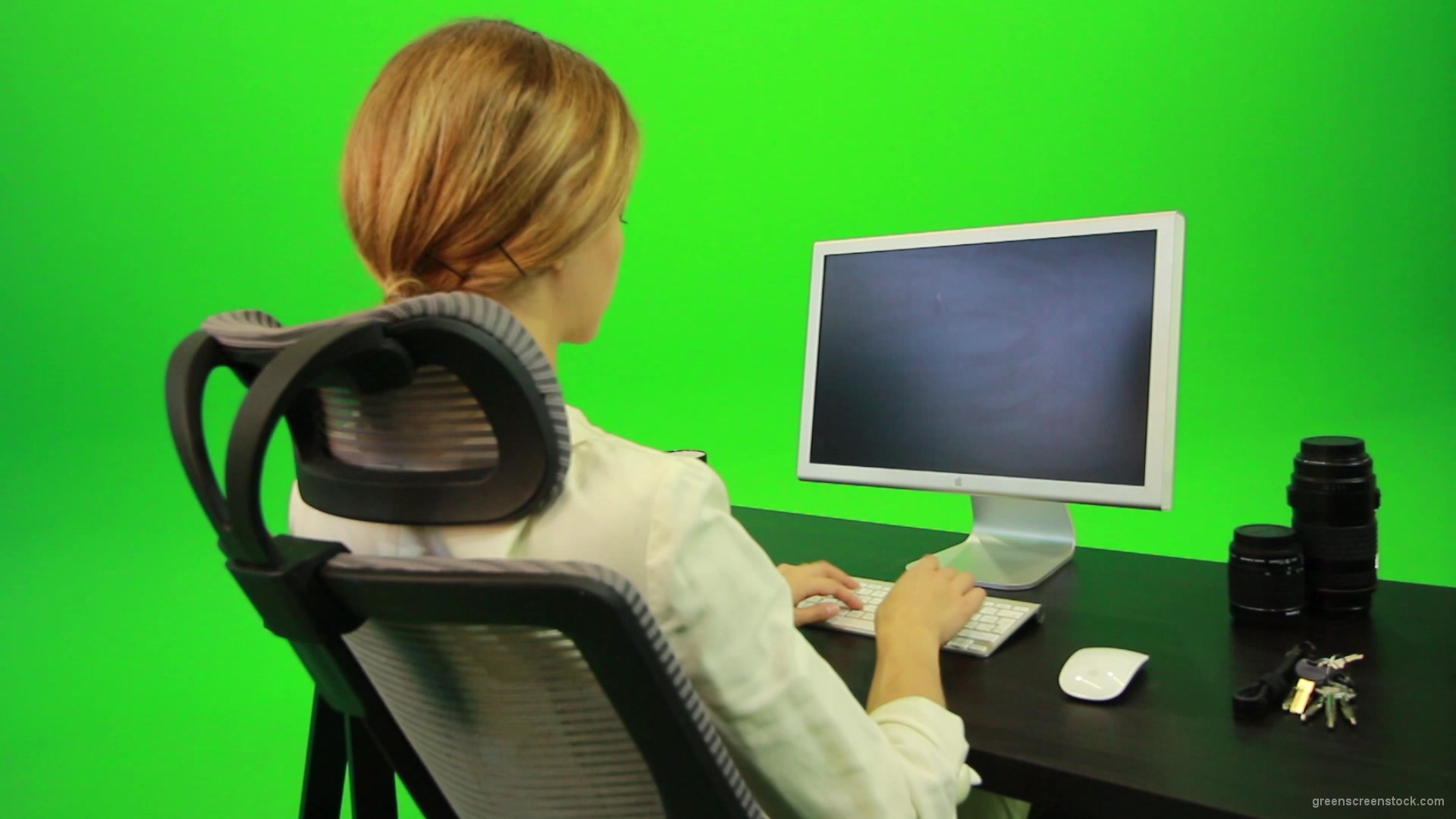 Woman-Working-on-the-Computer-5-Green-Screen-Footage_009 Green Screen Stock