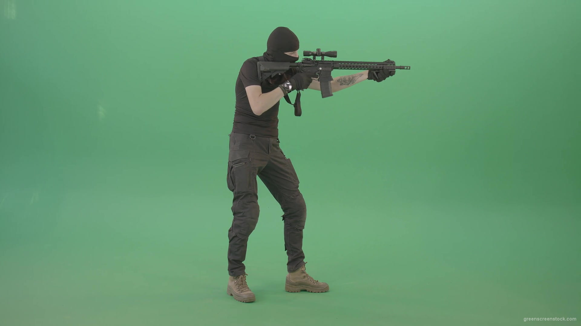 Army-soldier-shooting-with-gun-on-green-screen-4K-Video-Clip-1920_002 Green Screen Stock
