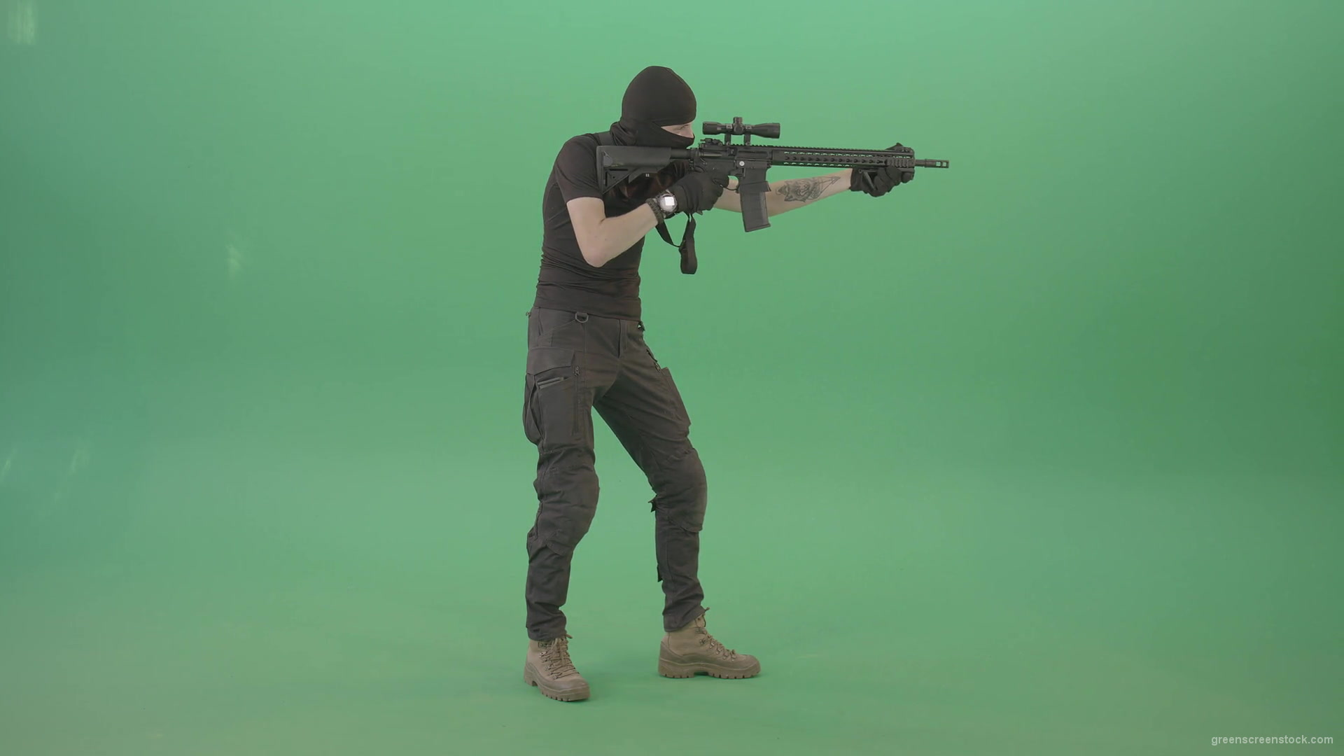 Army-soldier-shooting-with-gun-on-green-screen-4K-Video-Clip-1920_005 Green Screen Stock