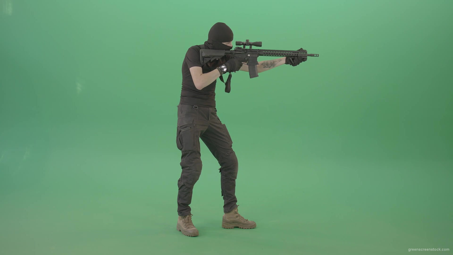 Army-soldier-shooting-with-gun-on-green-screen-4K-Video-Clip-1920_008 Green Screen Stock