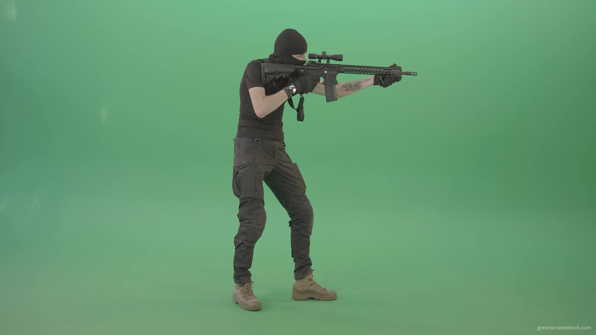 Army-soldier-shooting-with-gun-on-green-screen-4K-Video-Clip-1920_009 Green Screen Stock