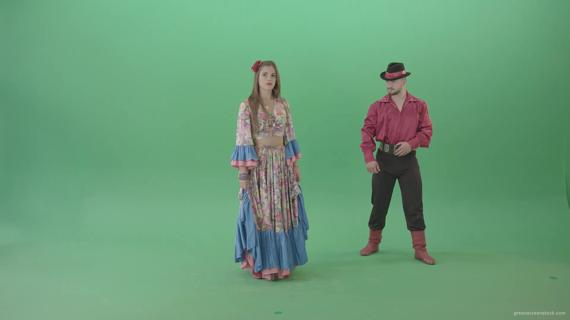 Balkan-couple-dance-hot-folk-dance-in-gypsy-comstumes-in-green-screen-studio-4K-Video-Footage-1920_001 Green Screen Stock
