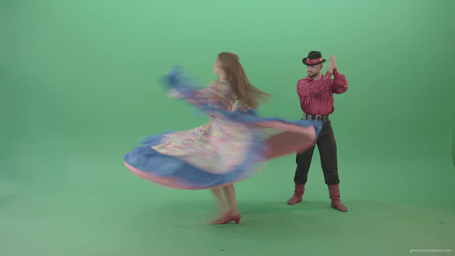 Balkan-couple-dance-hot-folk-dance-in-gypsy-comstumes-in-green-screen-studio-4K-Video-Footage-1920_004 Green Screen Stock