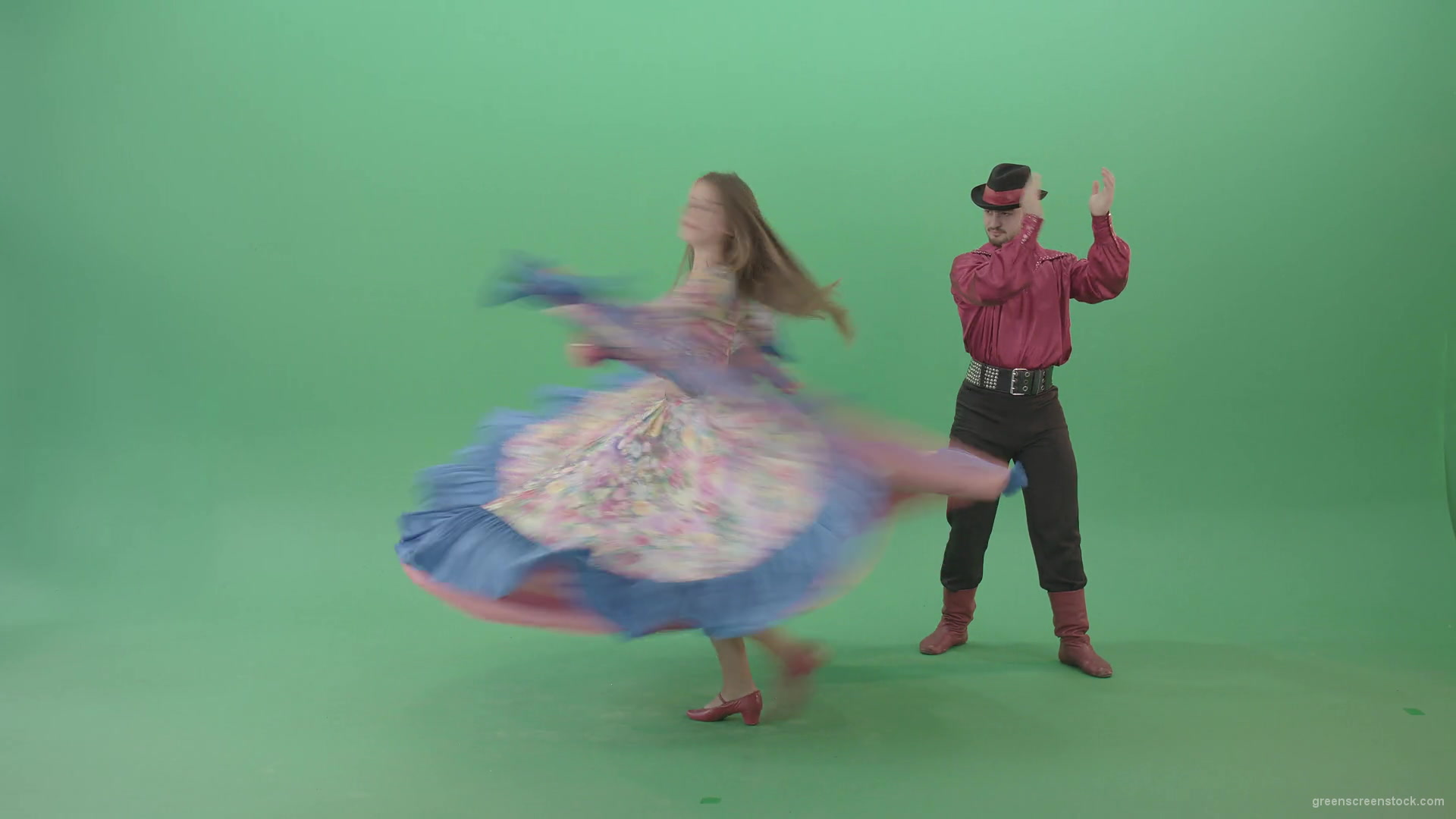 Balkan-couple-dance-hot-folk-dance-in-gypsy-comstumes-in-green-screen-studio-4K-Video-Footage-1920_005 Green Screen Stock
