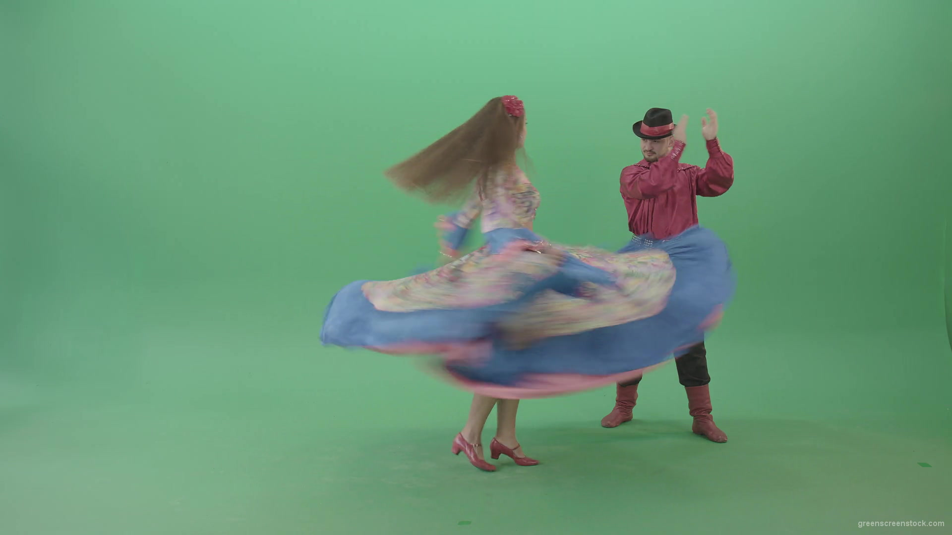 Balkan-couple-dance-hot-folk-dance-in-gypsy-comstumes-in-green-screen-studio-4K-Video-Footage-1920_009 Green Screen Stock