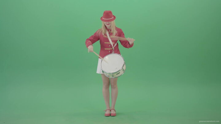 vj video background Blonde-woman-in-military-celebration-uniform-play-snare-drum-isolated-on-green-screen-4K-Video-footage-1920_003