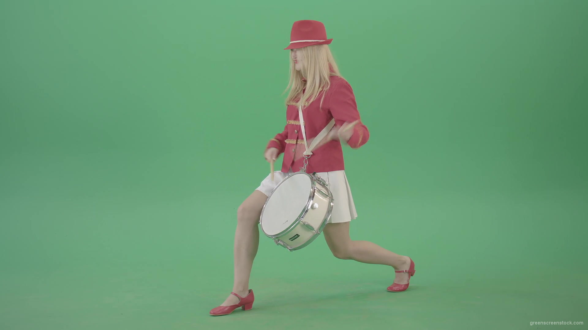 Blondie-is-ready-for-adventure-making-beats-on-snare-drum-isolated-on-Green-Screen-4K-Video-Footage-1920_006 Green Screen Stock