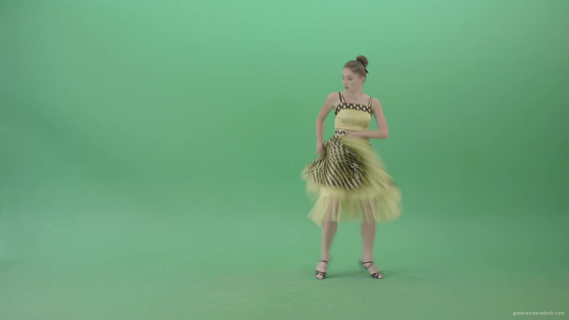 Elegant-Girl-in-Yellow-dress-Dancing-Boogie-woogie-and-chill-on-Green-Screen-4K-Video-Footage-1920_001 Green Screen Stock