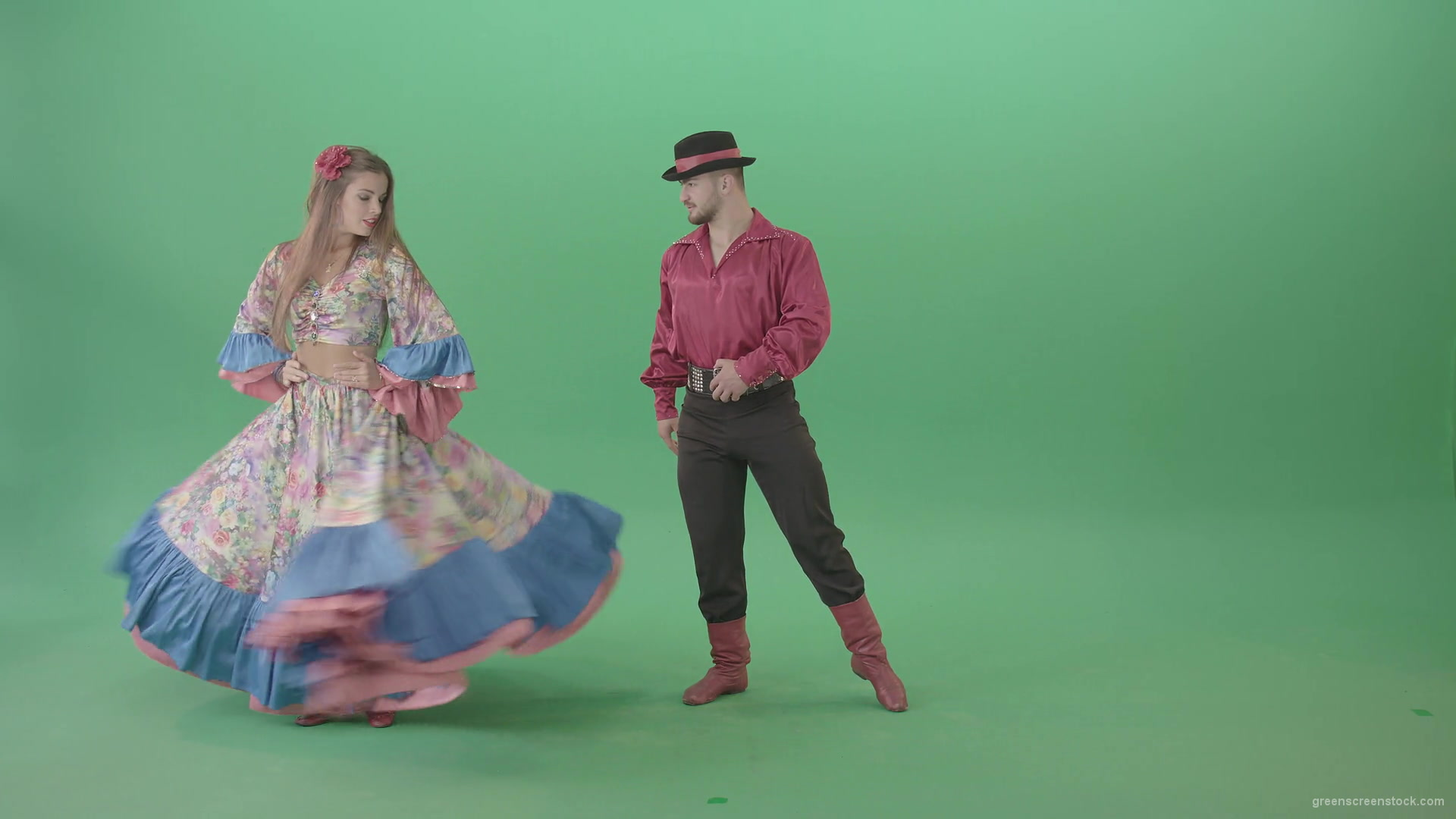 Folk-national-romania-dance-by-gypsy-tzigane-couple-isolated-on-green-screen-4K-video-footage-1920_009 Green Screen Stock
