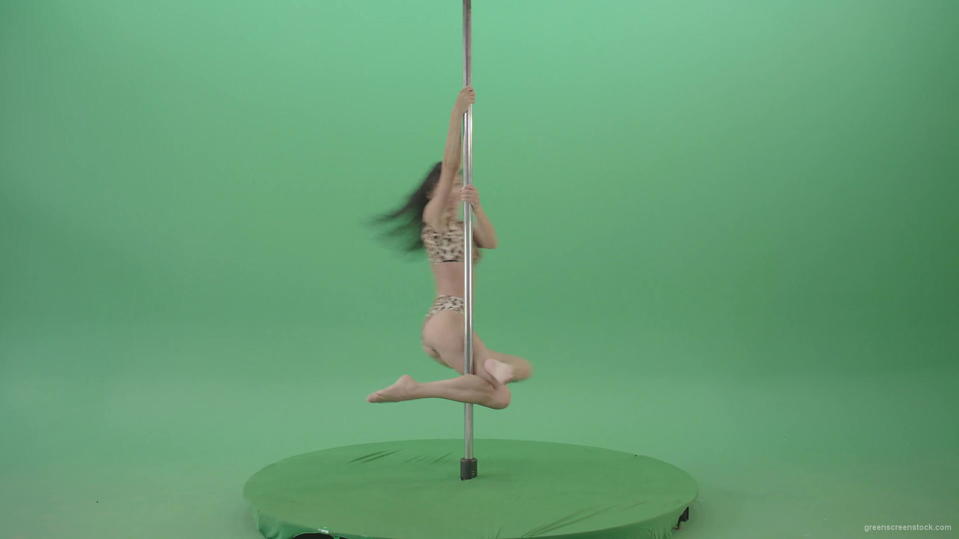 Glamor-girl-in-leopard-underwear-dancing-on-pilon-Pole-dance-and-spinning-isolated-on-Green-Screen-Video-Footage-1920_008 Green Screen Stock