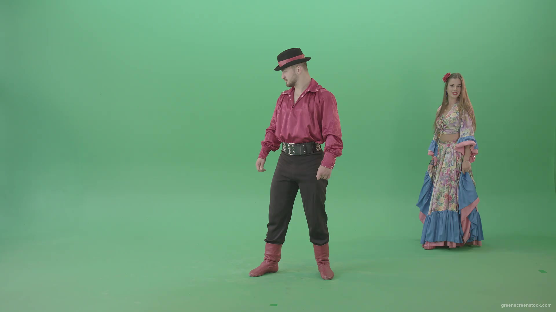 Gypsy-man-and-woman-spinning-dancing-over-green-screen-4K-video-footage-1920_001 Green Screen Stock