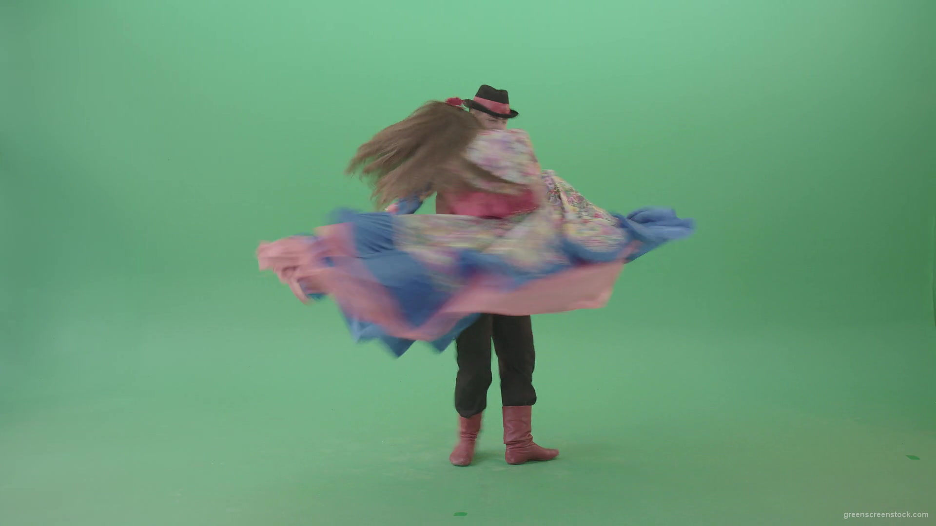 Gypsy-man-and-woman-spinning-dancing-over-green-screen-4K-video-footage-1920_004 Green Screen Stock