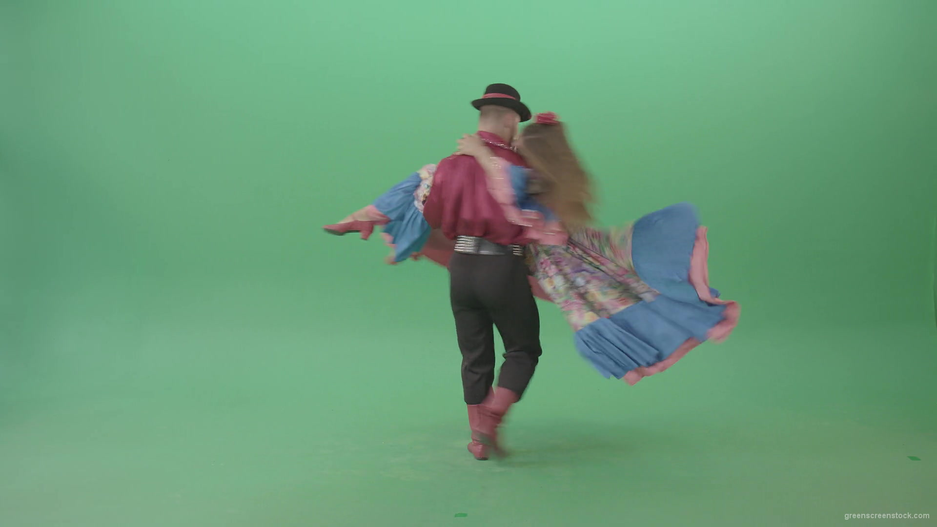 Gypsy-man-and-woman-spinning-dancing-over-green-screen-4K-video-footage-1920_005 Green Screen Stock