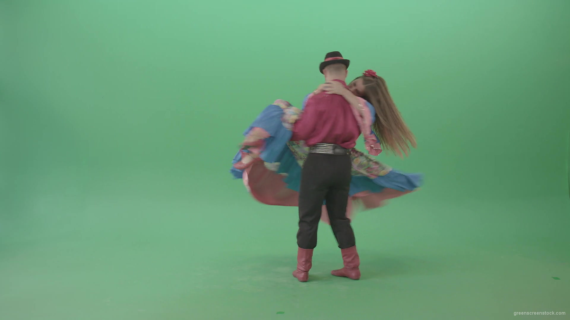 Gypsy-man-and-woman-spinning-dancing-over-green-screen-4K-video-footage-1920_006 Green Screen Stock