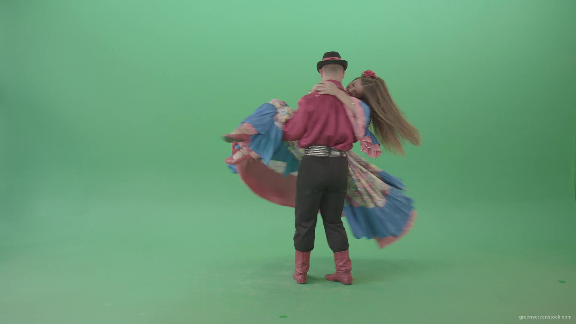 Gypsy-man-and-woman-spinning-dancing-over-green-screen-4K-video-footage-1920_007 Green Screen Stock