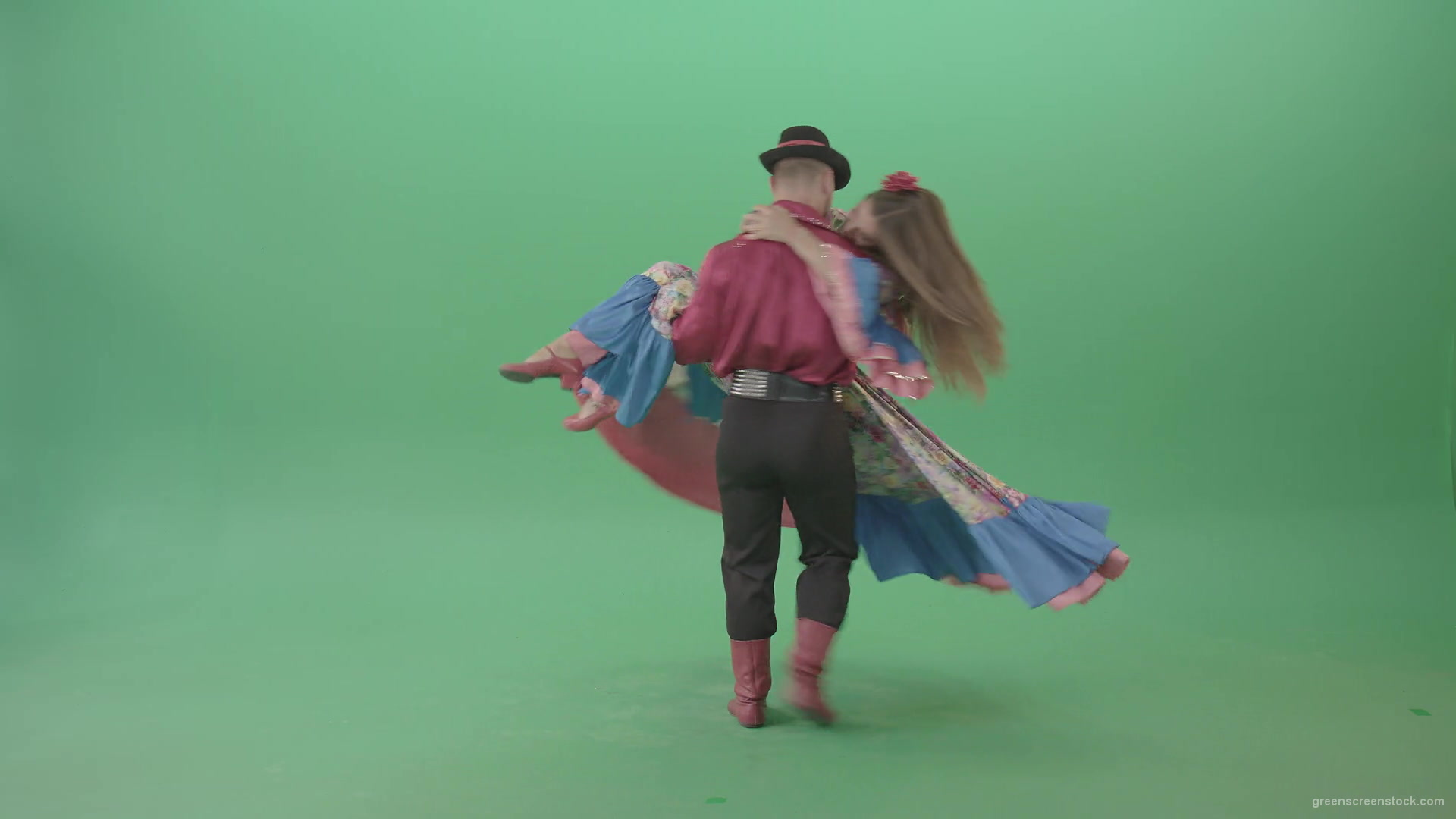 Gypsy-man-and-woman-spinning-dancing-over-green-screen-4K-video-footage-1920_008 Green Screen Stock