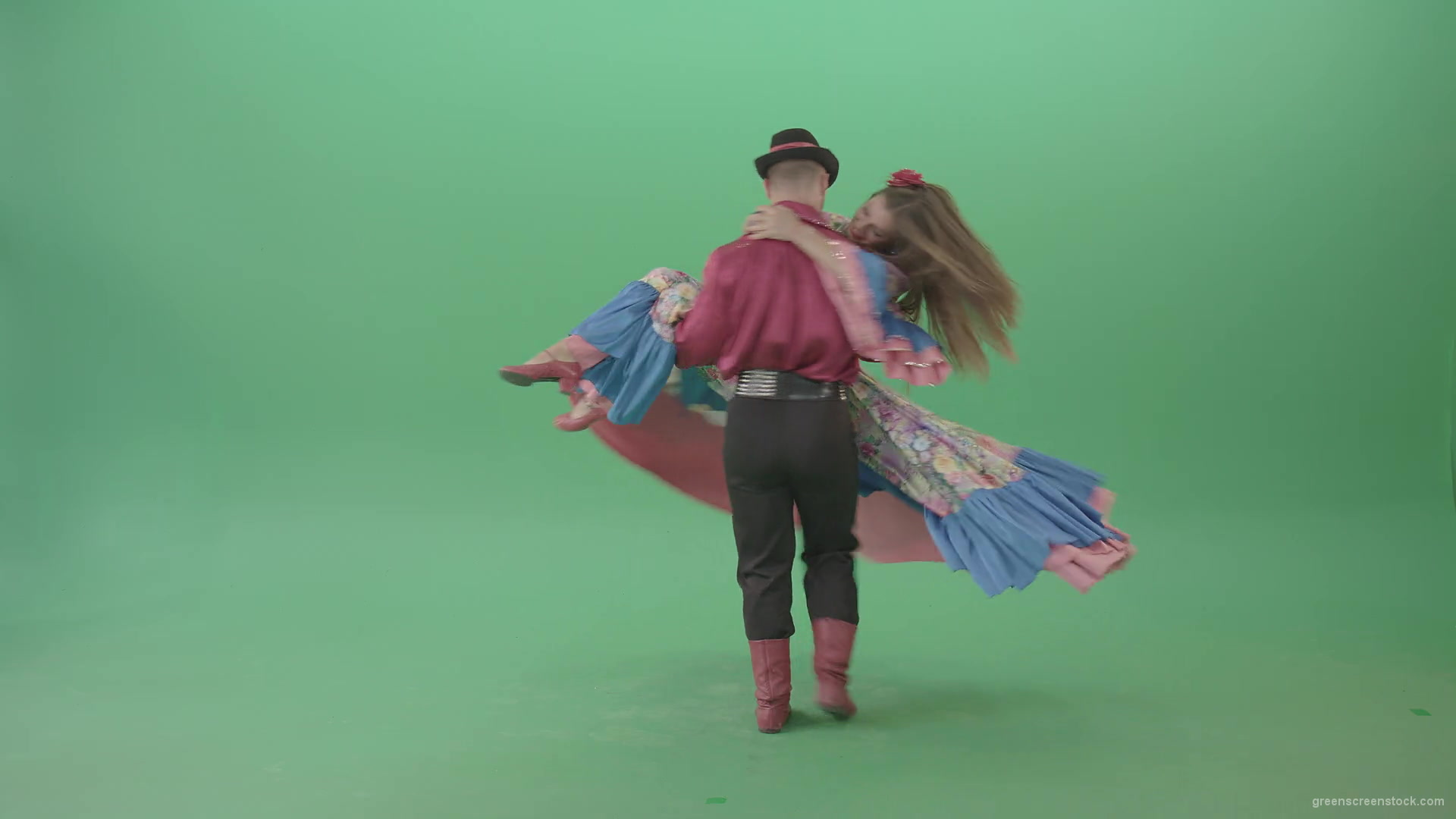 Gypsy-man-and-woman-spinning-dancing-over-green-screen-4K-video-footage-1920_009 Green Screen Stock