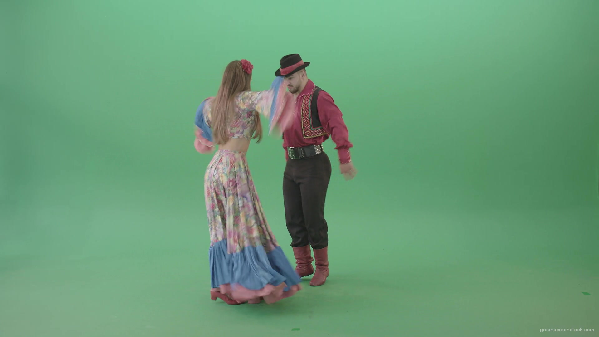 vj video background Love-Story-dance-by-gypsian-folk-people-in-balkan-dress-isolated-on-green-screen-4K-video-footage-1920_003