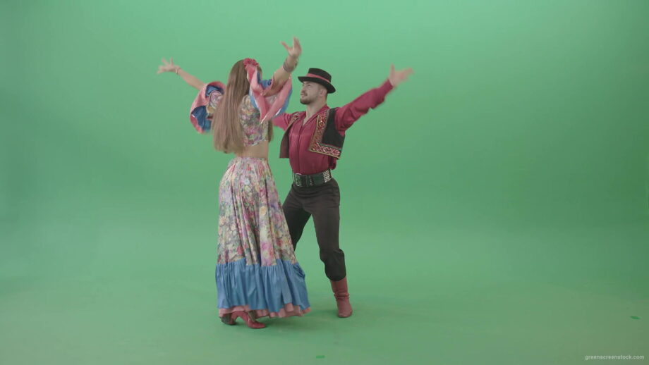 Love-Story-dance-by-gypsian-folk-people-in-balkan-dress-isolated-on-green-screen-4K-video-footage-1920_004 Green Screen Stock