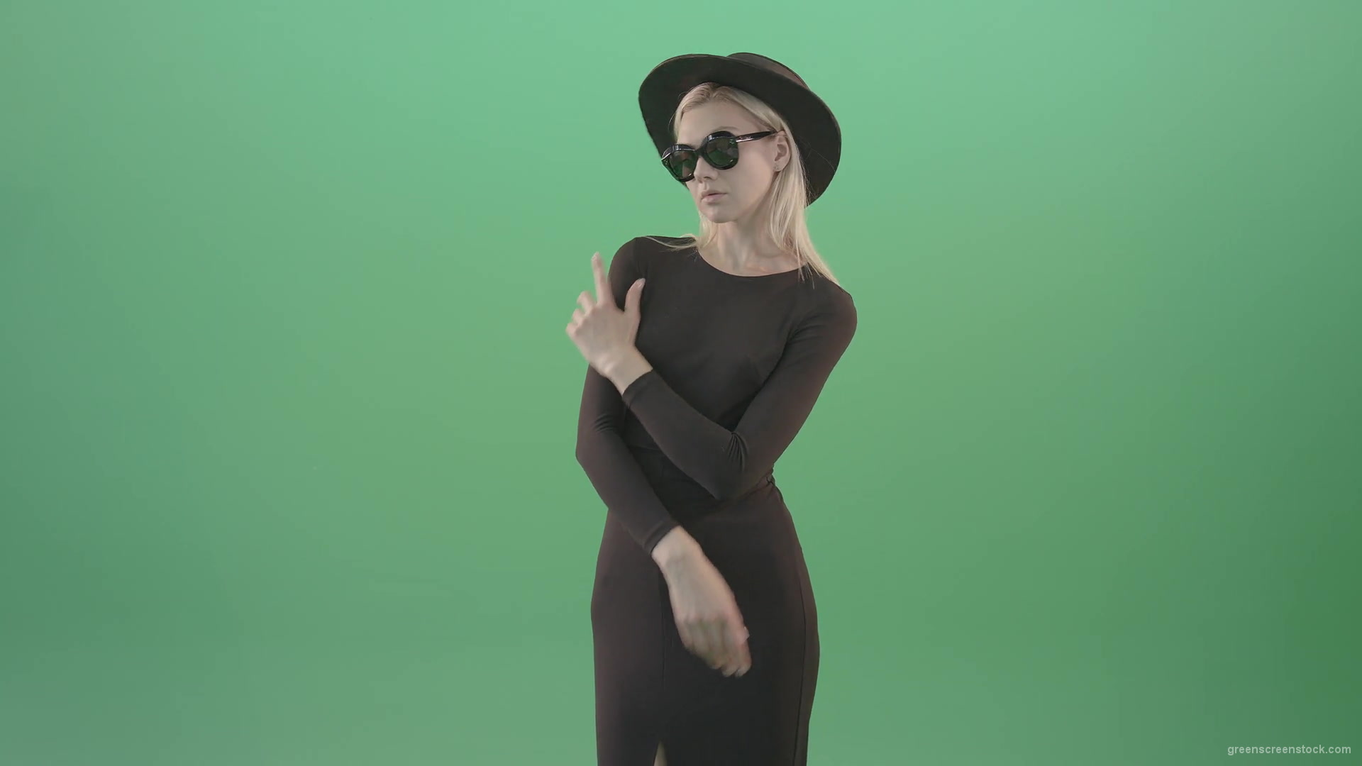 Luxury-elegant-girl-showing-photo-model-posing-gestures-isolated-on-Green-Screen-4K-Video-Footage-1-1920_004 Green Screen Stock