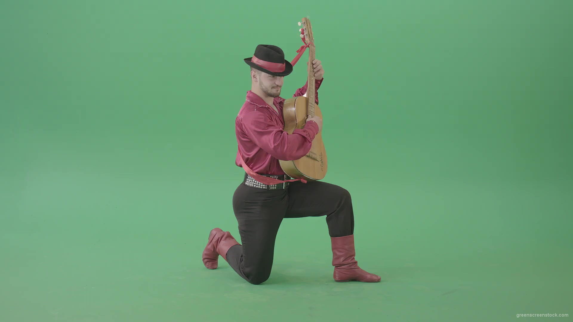 Man-in-Gipsy-costume-playing-love-song-on-guitar-isolated-on-green-screen-4K-Video-Footage-1920_001 Green Screen Stock