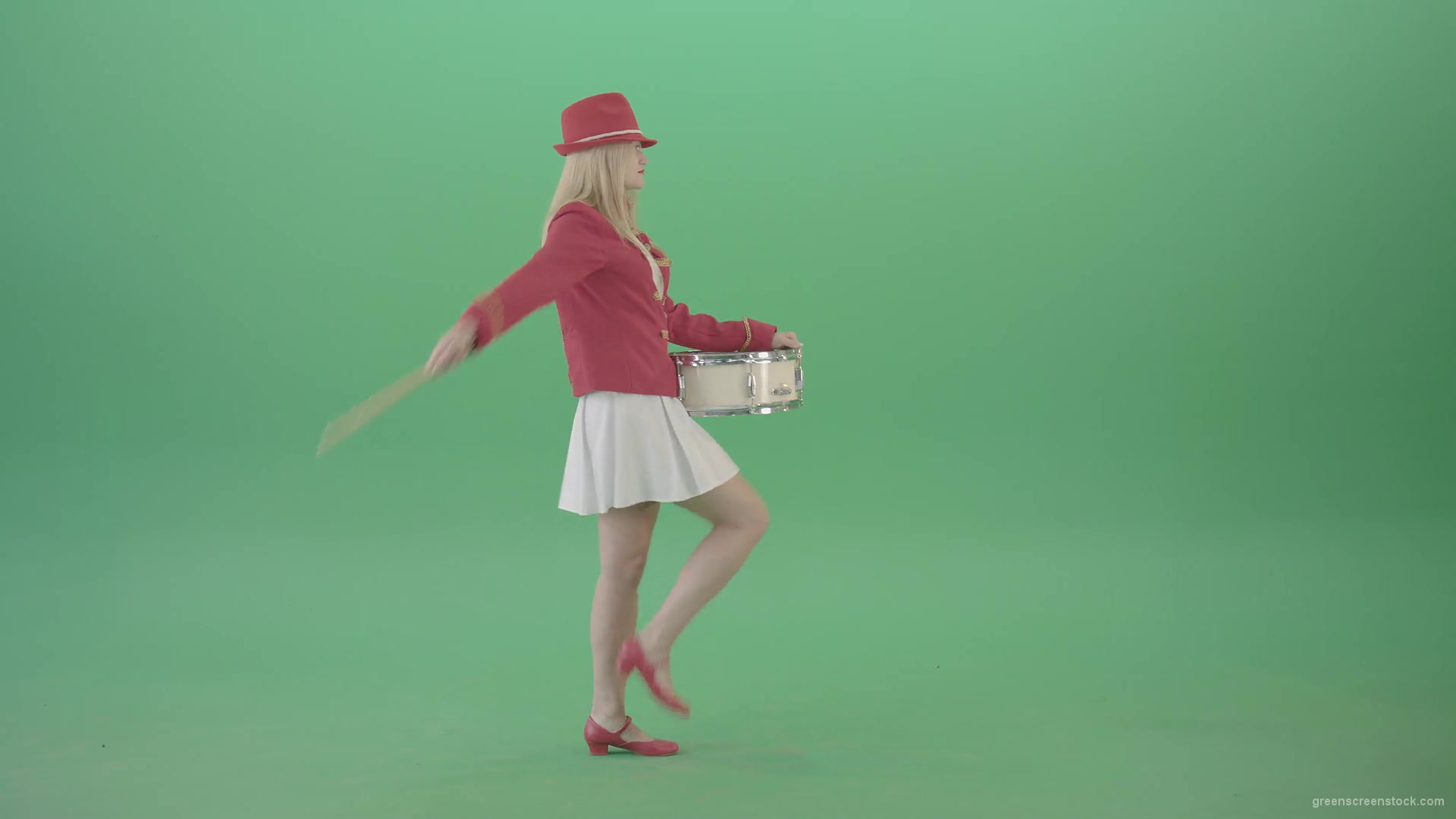vj video background Side-view-marching-girl-play-white-snare-drum-in-red-uniform-on-green-screen-Video-Footage-1920_003