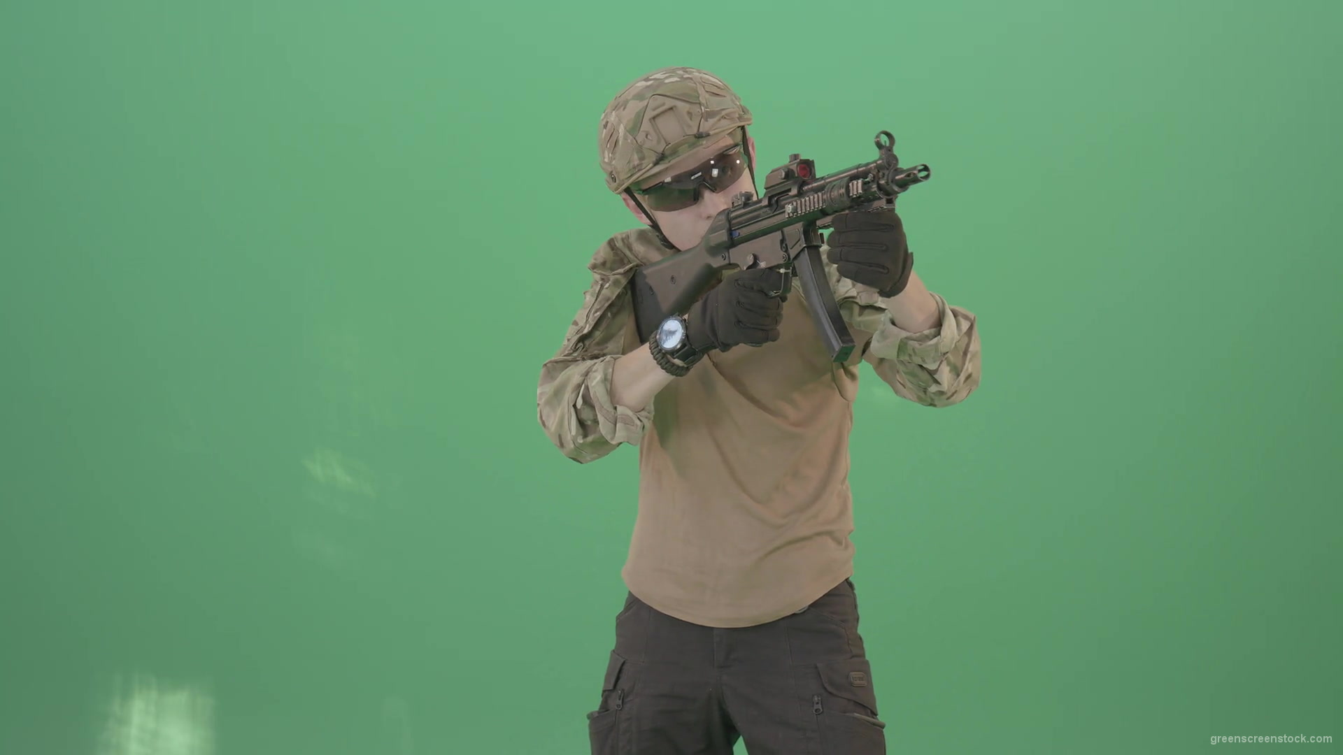 Soldier-in-army-uniform-shooting-with-gun-fire-machine-isolated-on-green-screen-4K-Video-Footage-1920_007 Green Screen Stock
