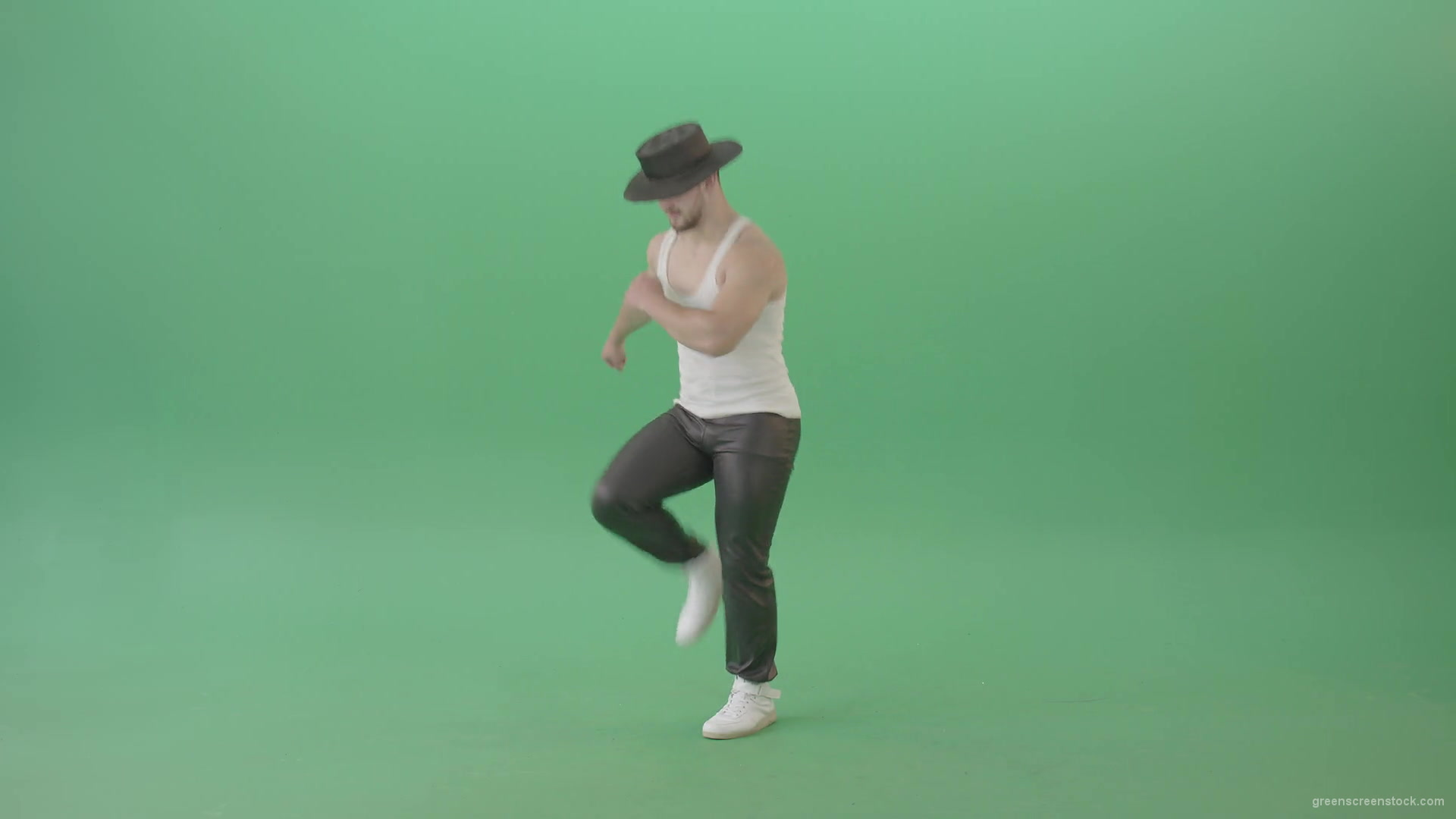 vj video background Sport-Man-in-black-hat-dancing-and-marching-fast-isolated-over-Green-Screen-4K-Video-Footage-1920_003