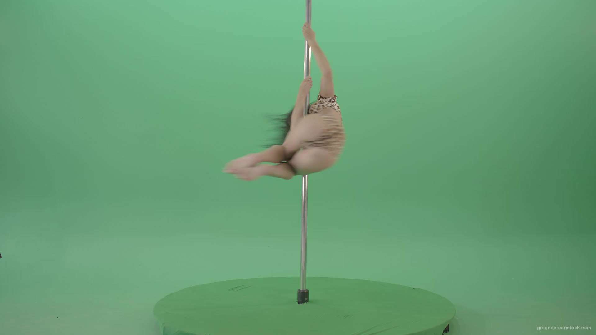 Stripteas-Girl-in-leopard-skin-wear-spinning-on-pilon-dancing-pole-isolated-on-Green-Screen-4K-Video-Footage-1920_007 Green Screen Stock