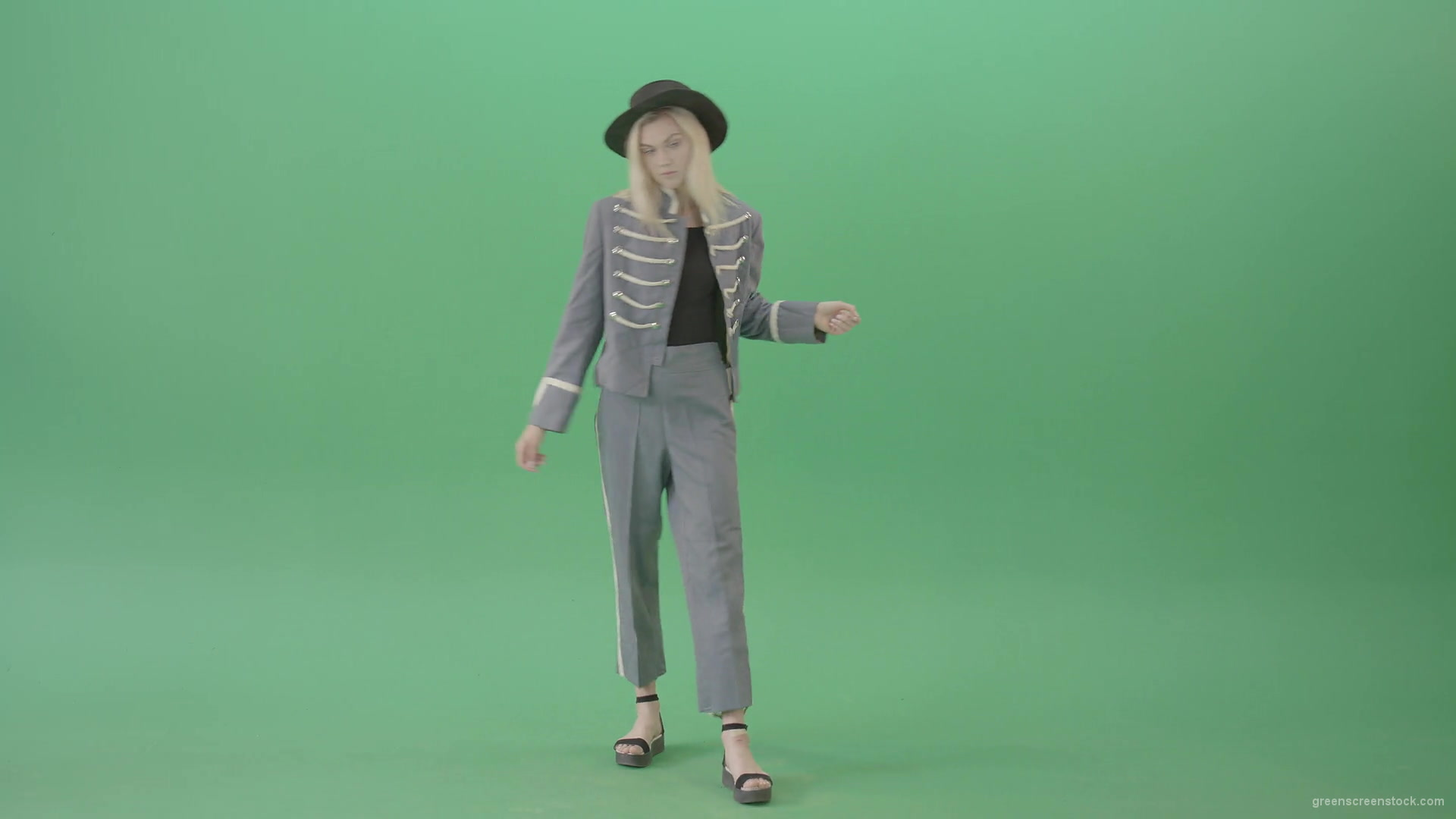 Blonde-Girl-in-Royal-dress-and-black-hat-dancing-house-and-chilling-in-green-screen-studio-4K-Video-Footage-1920_007 Green Screen Stock