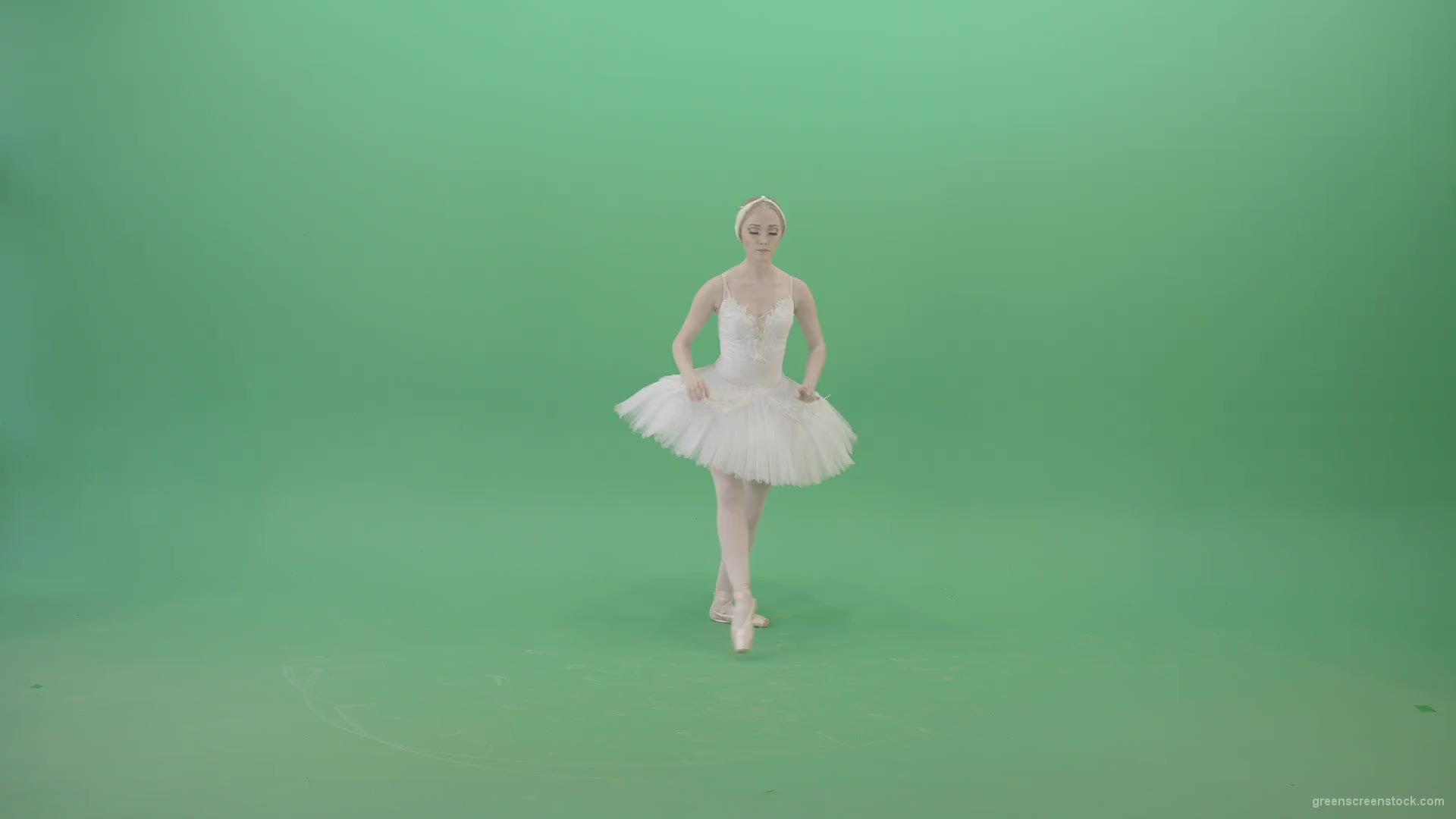 Prima-ballerina-ballet-girl-elegant-dancing-and-spinning-on-green-screen-4K-Video-Footage-1920_001 Green Screen Stock