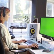 vj video background Woman-Working-in-the-Studio-1-Green-Screen-Footage_003