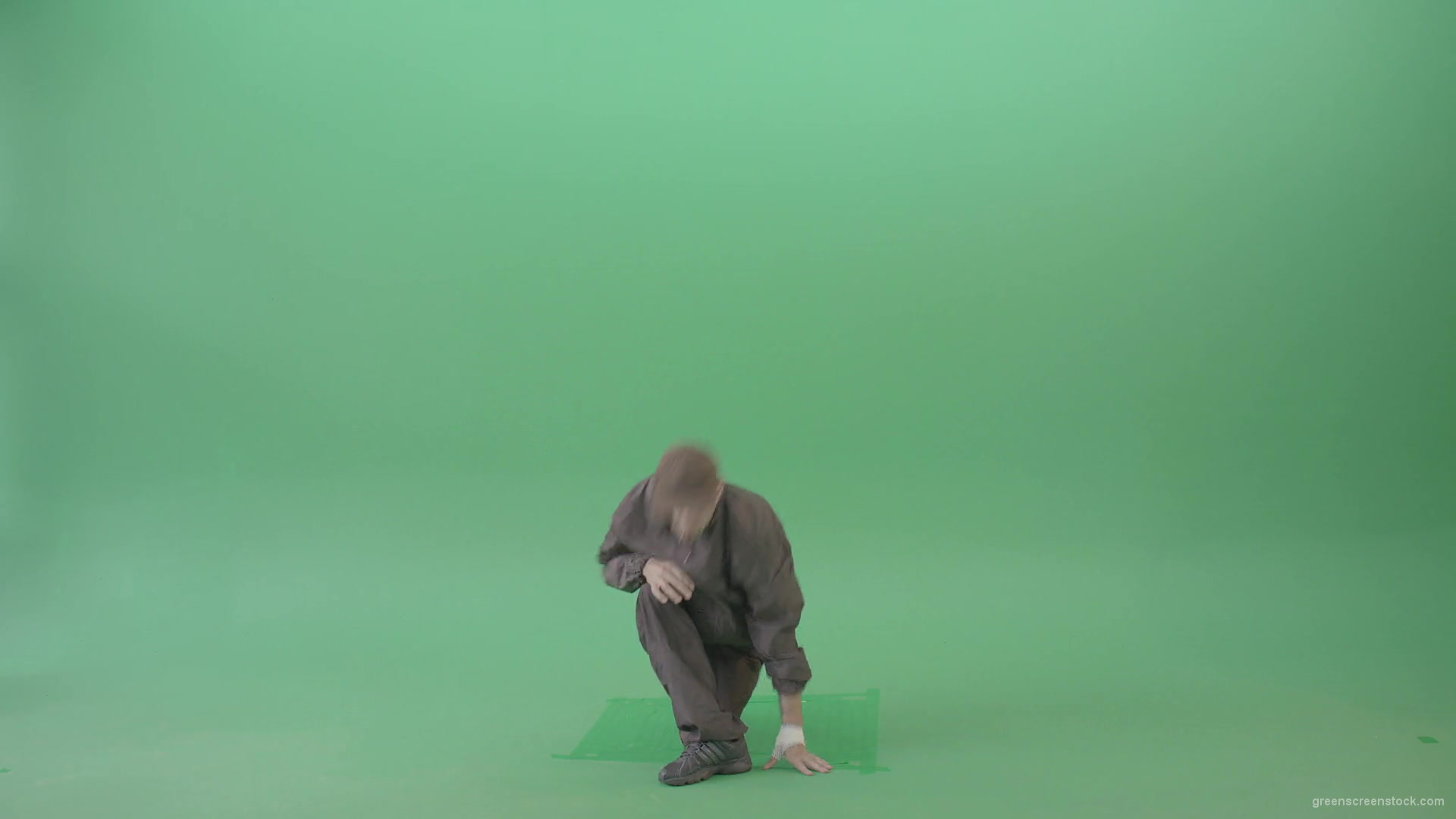Breakadance-Man-making-dynamic-power-move-element-spinning-on-hand-over-green-screen-4K-Video-Footage-1920_008 Green Screen Stock