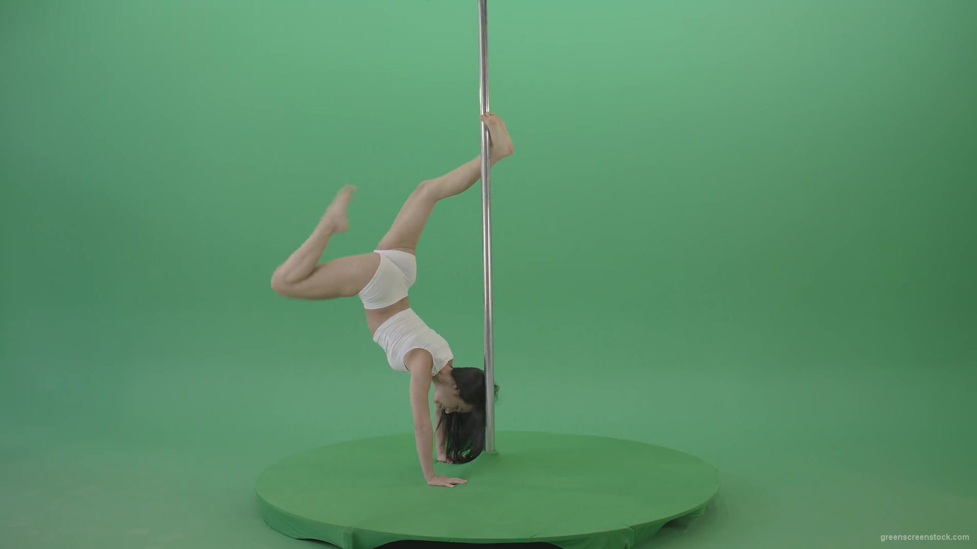 Fit-Girl-waving-legs-dancing-pole-dance-on-green-screen-4K-Video-Footage-1920_007 Green Screen Stock
