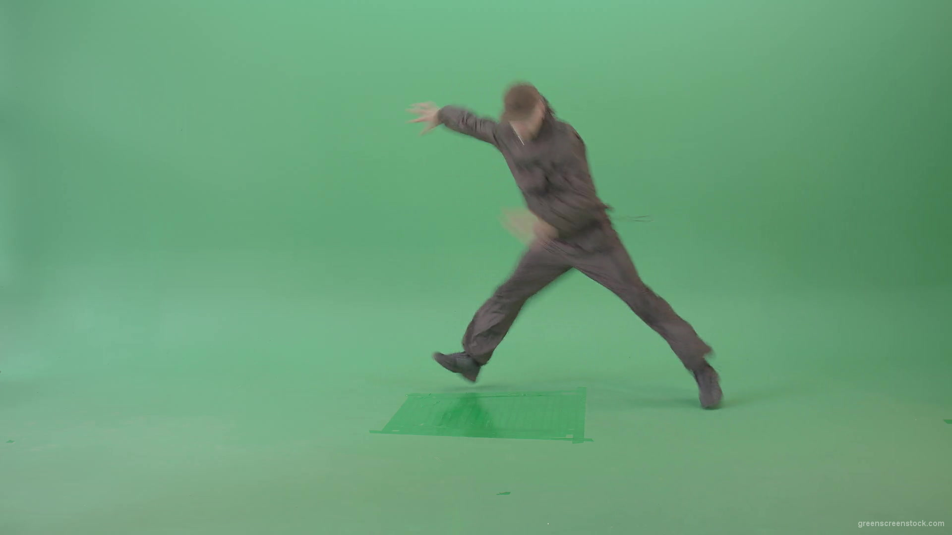 Man-dancing-breakdance-on-green-screen-4K-Video-Footage-1920_004 Green Screen Stock