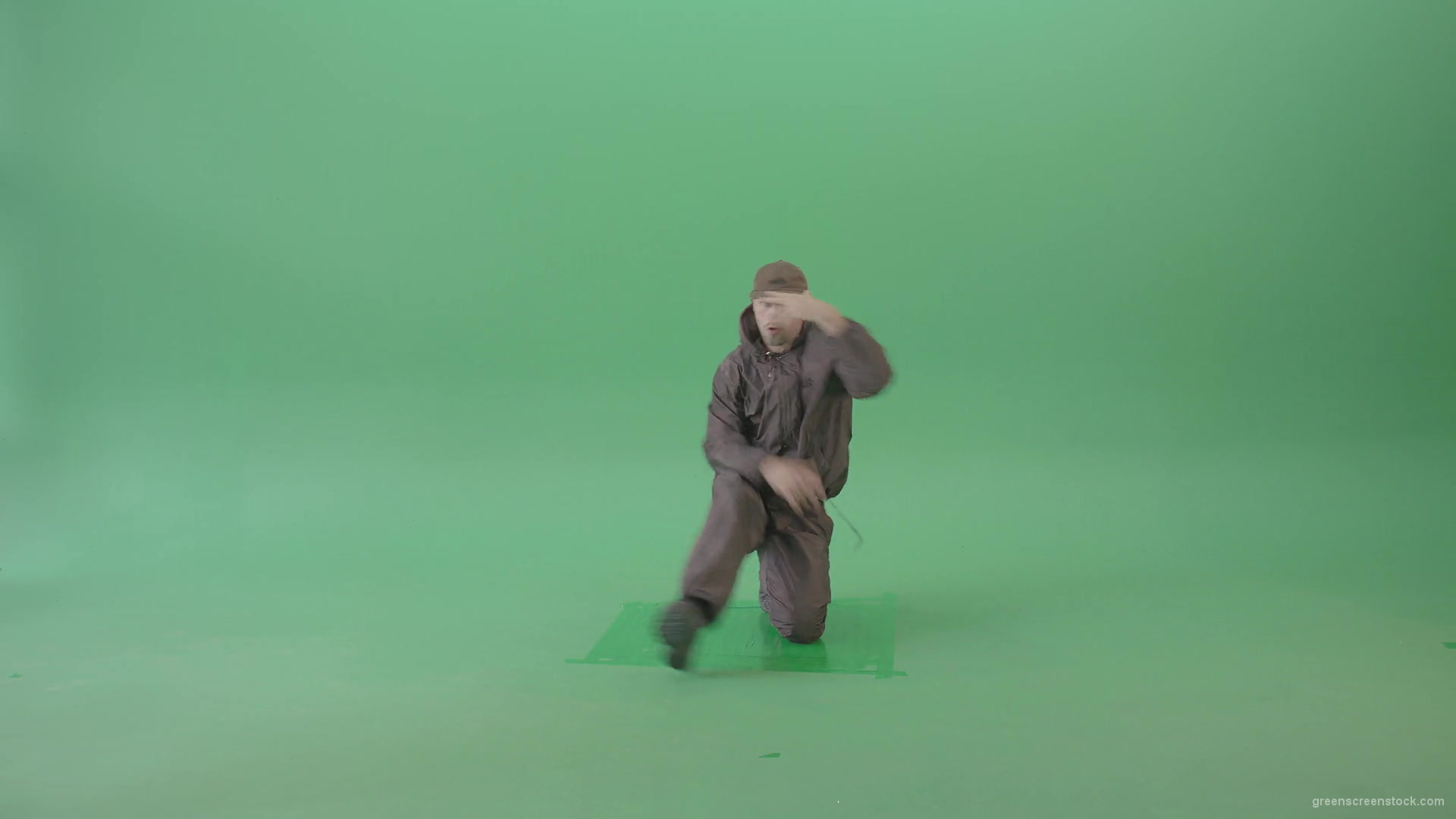 Man-dancing-breakdance-on-green-screen-4K-Video-Footage-1920_009 Green Screen Stock