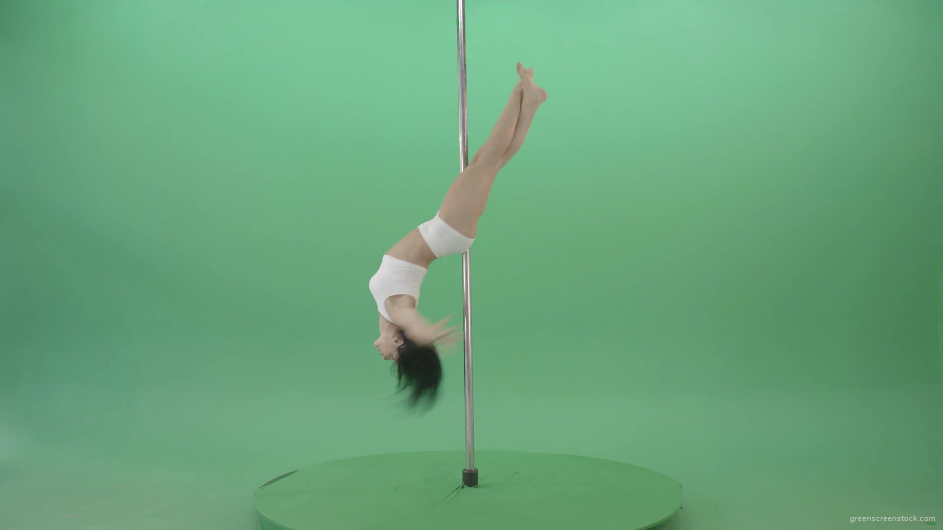 Sport-Fit-Girl-spinning-on-pole-making-acrobatic-element-on-green-screen-1920_005 Green Screen Stock