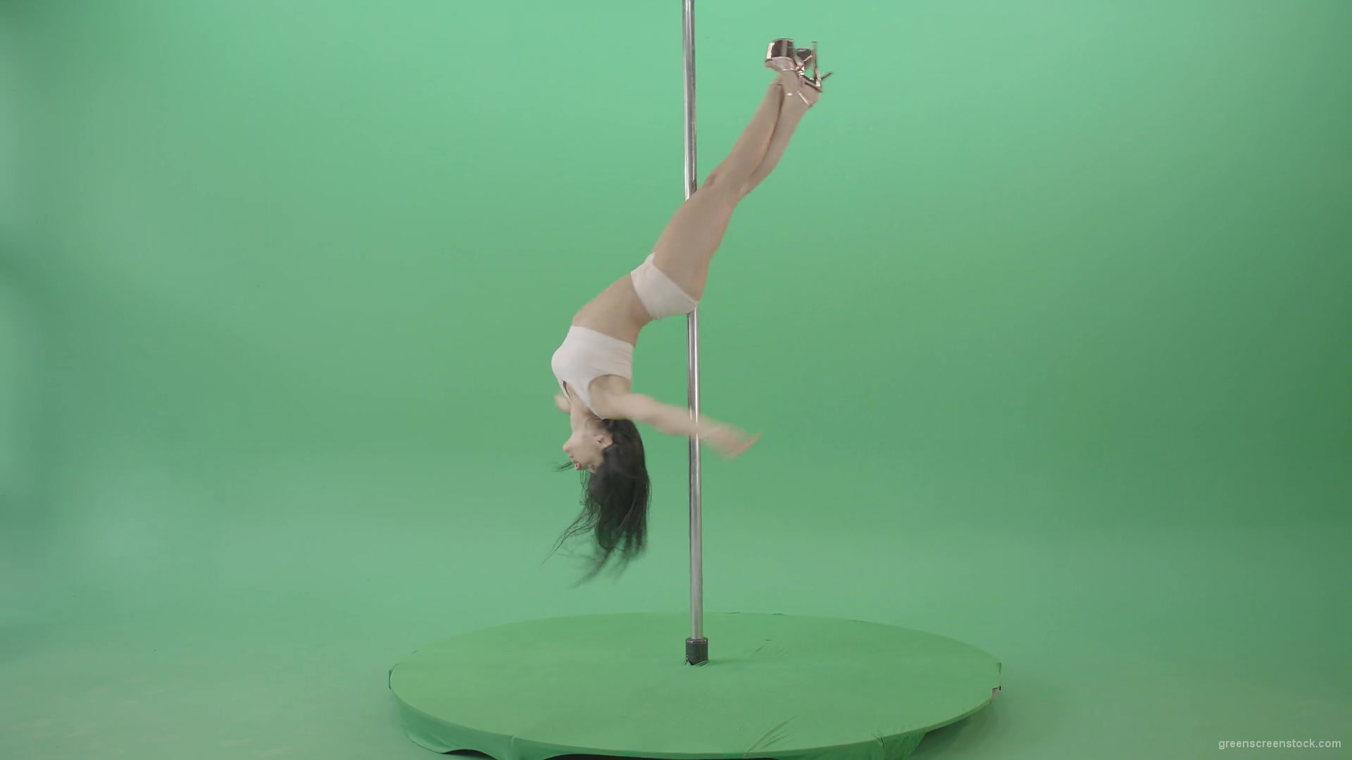 White-dressed-Girl-spinning-down-head-on-pole-dance-on-green-screen-4K-Video-Footage-1920_004 Green Screen Stock