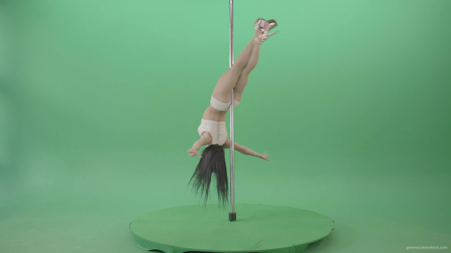 White-dressed-Girl-spinning-down-head-on-pole-dance-on-green-screen-4K-Video-Footage-1920_007 Green Screen Stock