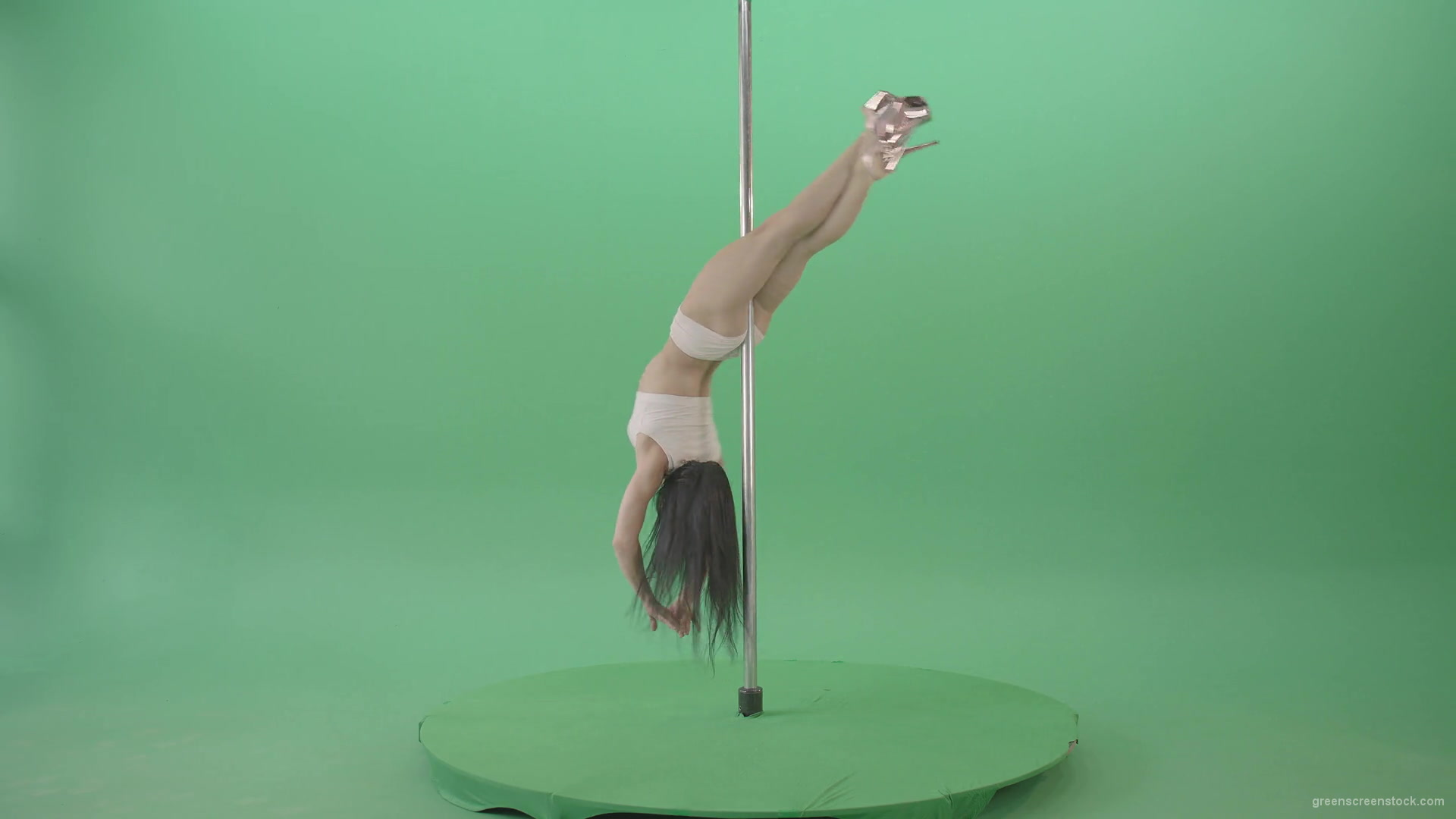 White-dressed-Girl-spinning-down-head-on-pole-dance-on-green-screen-4K-Video-Footage-1920_009 Green Screen Stock