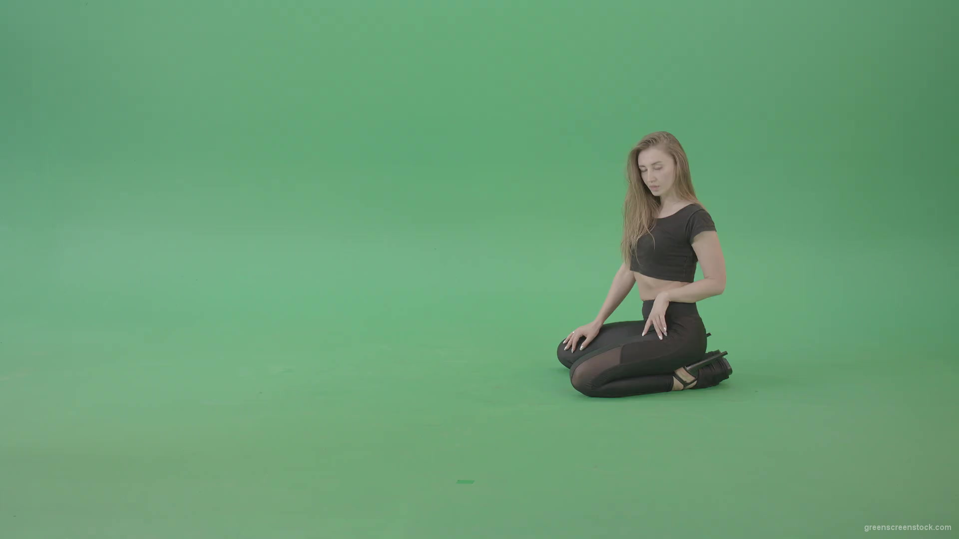 Exotic-erotic-dancing-girl-on-green-screen-play-Doggy-Style-4K-Video-Footage-1920_001 Green Screen Stock