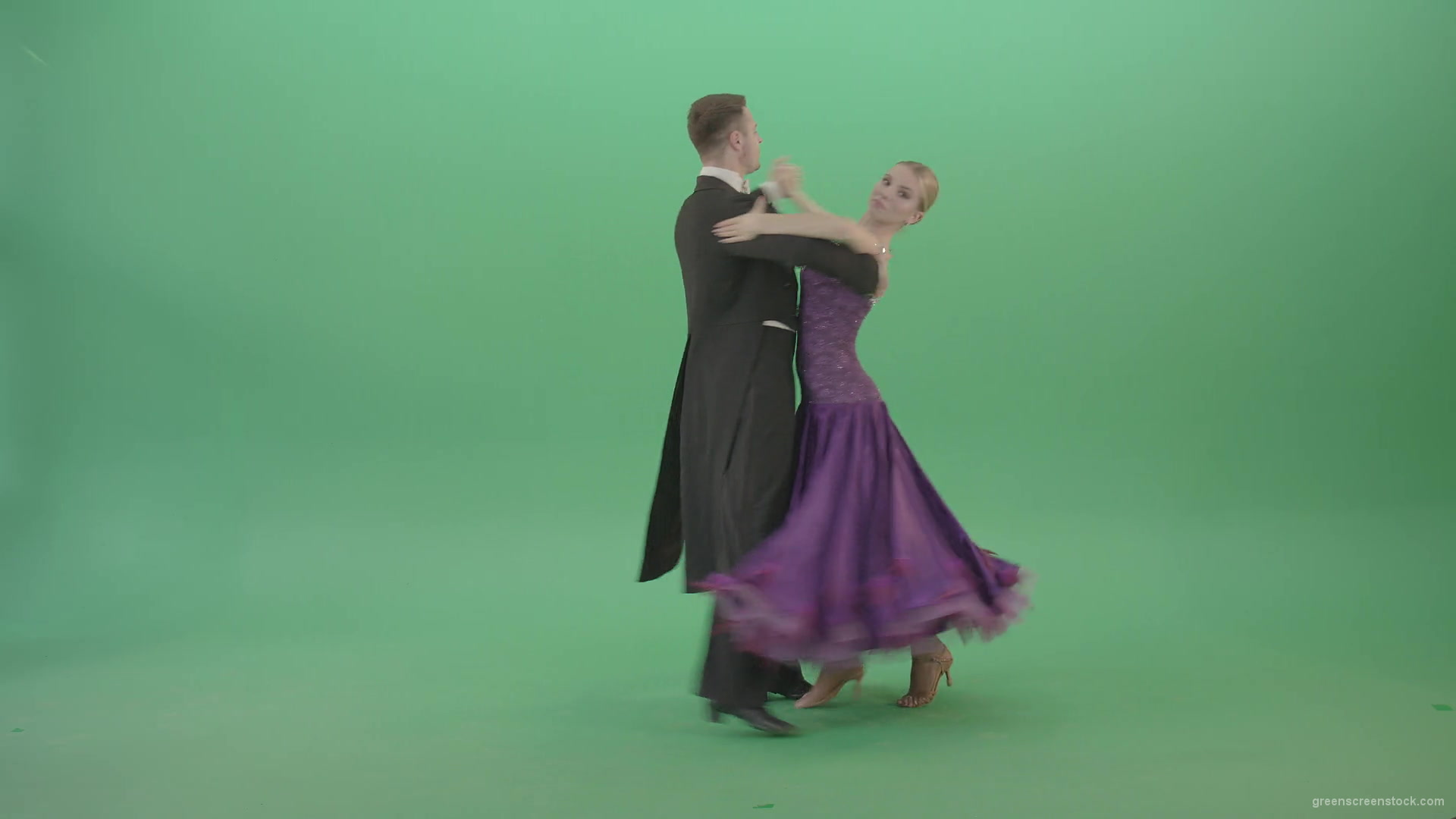 Ballroom-dancing-couple-spinning-щт-green-screen-in-Vienna-Waltz-Valse-4K-Video-Footage-1920_002 Green Screen Stock